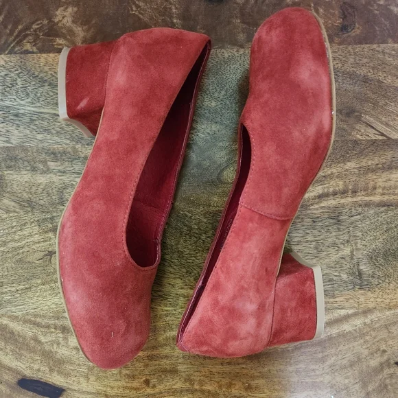 Jeffrey Campbell Red Suede Low Heel Round Toe Pumps - Picture 4 of 9